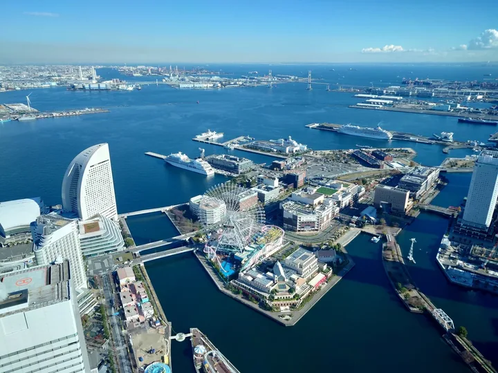 横浜の港と街並み
